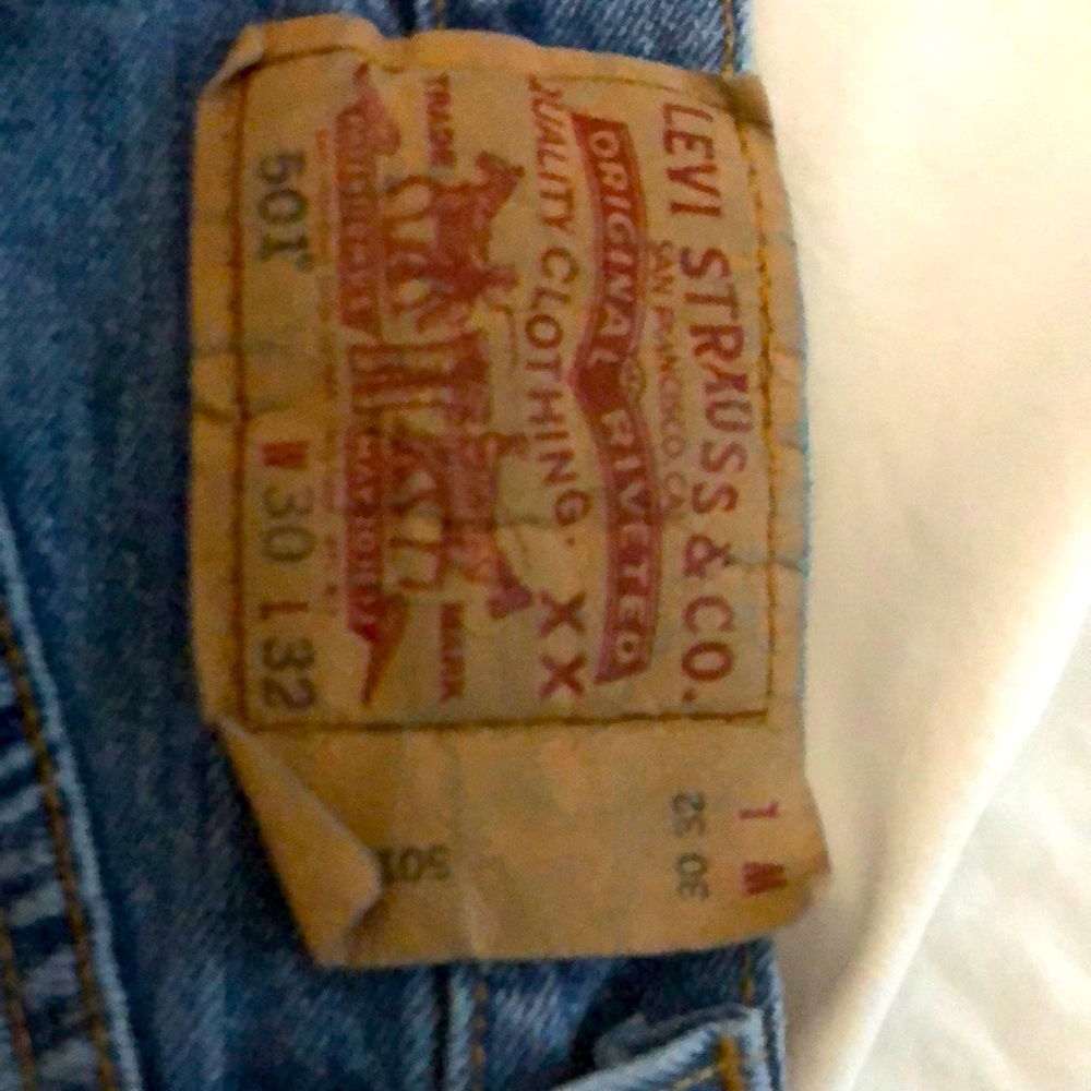 Vintage Levi’s 501 straight leg button fly. 30x32
